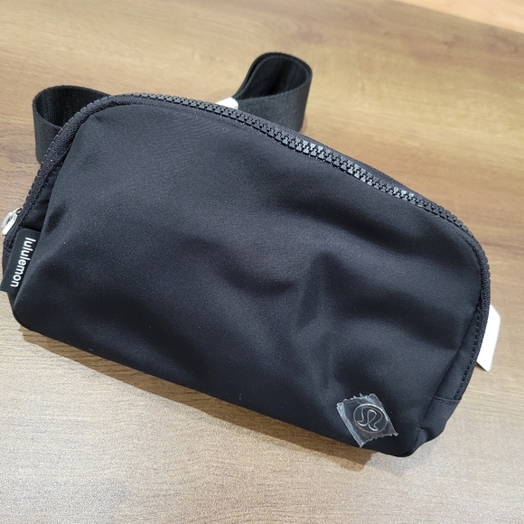 Lululemon 1L everywhere belt bag black - Picture 10 of 16
